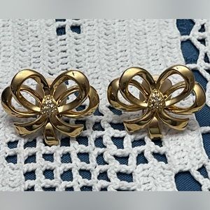 1980s Elizabeth Taylor White Diamonds Signed WD Rhinestone Bow Clip-On Earrings